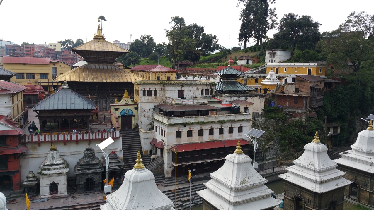 Pashupatinath; Blick vom Goraknath Tempel.

