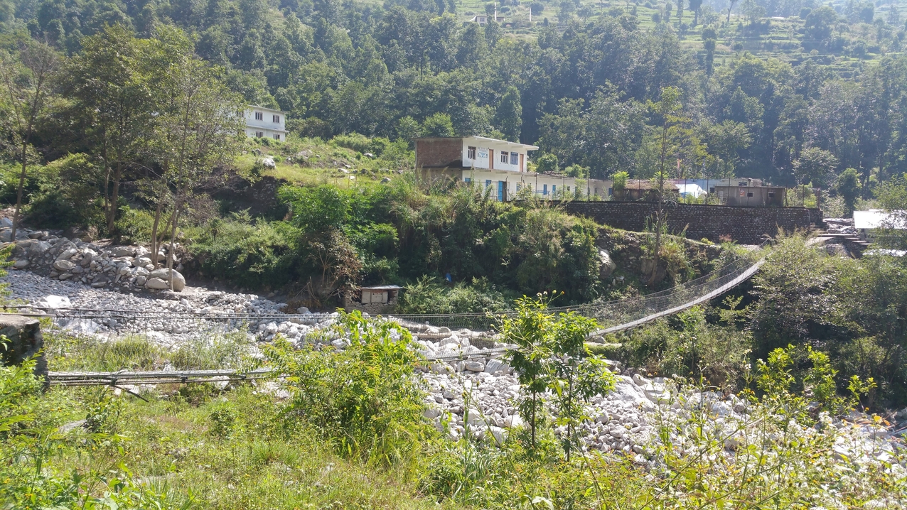 Nur noch über die Brücke und dann kann in Timbu eine Teepause eingelegt werden.
