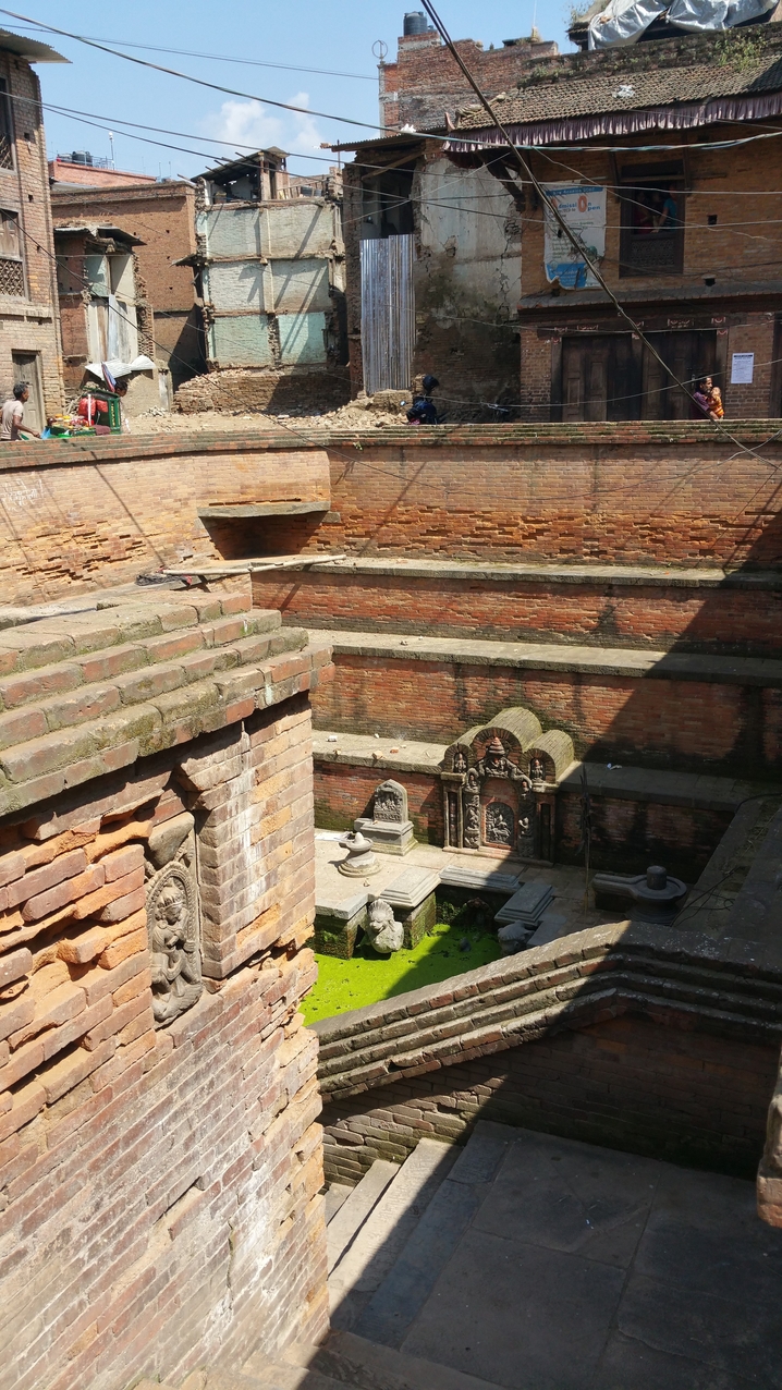 Der Golmadi Pokari, ein tiefer Wasserspeicher.
