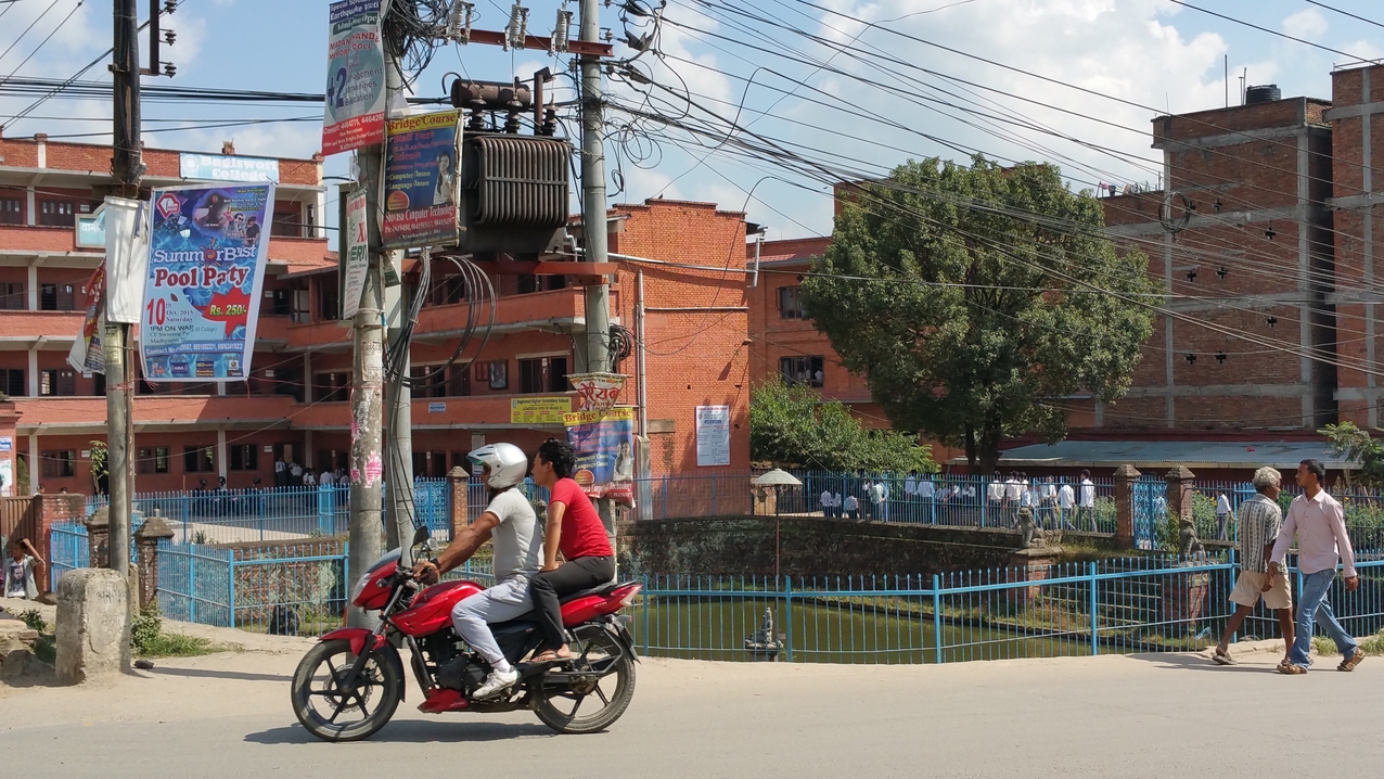 Der Chyamasingh Pokari liegt schon östlich außerhalb der Altstadt. Hier gibt es weniger Tempel und Sehenswürdigkeiten.
