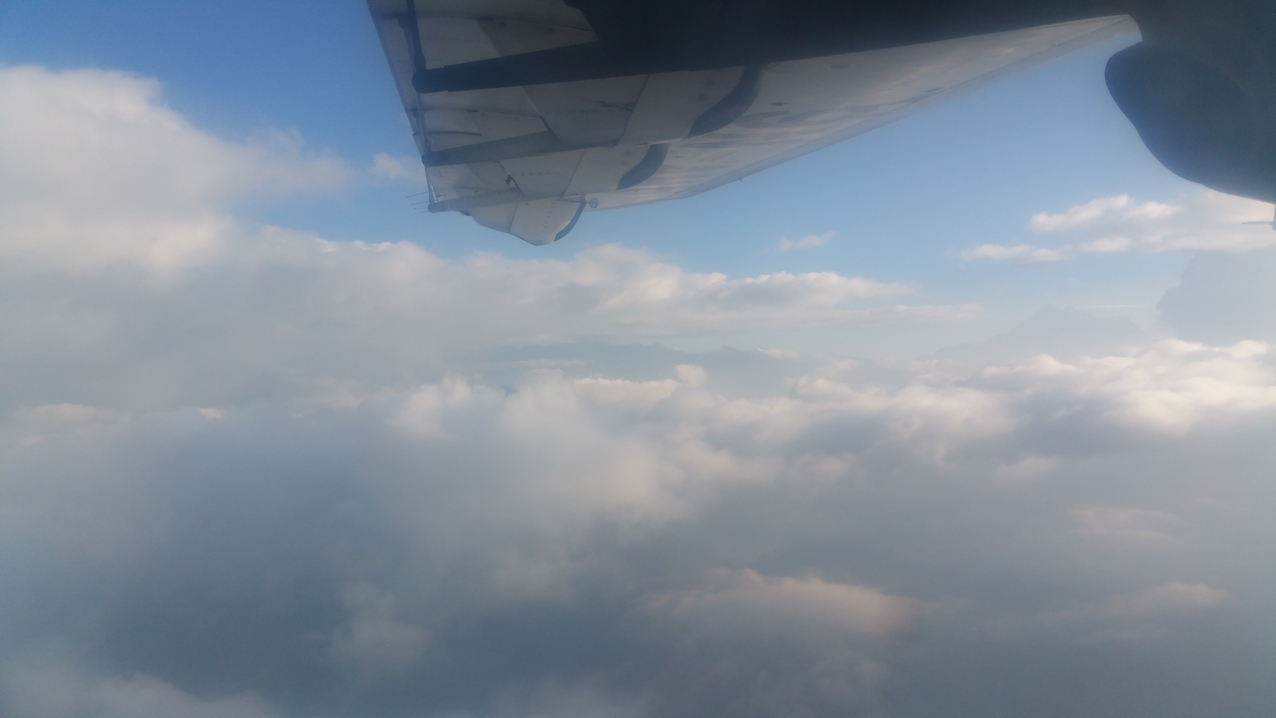 ... sieht man nichts als Wolken und...
