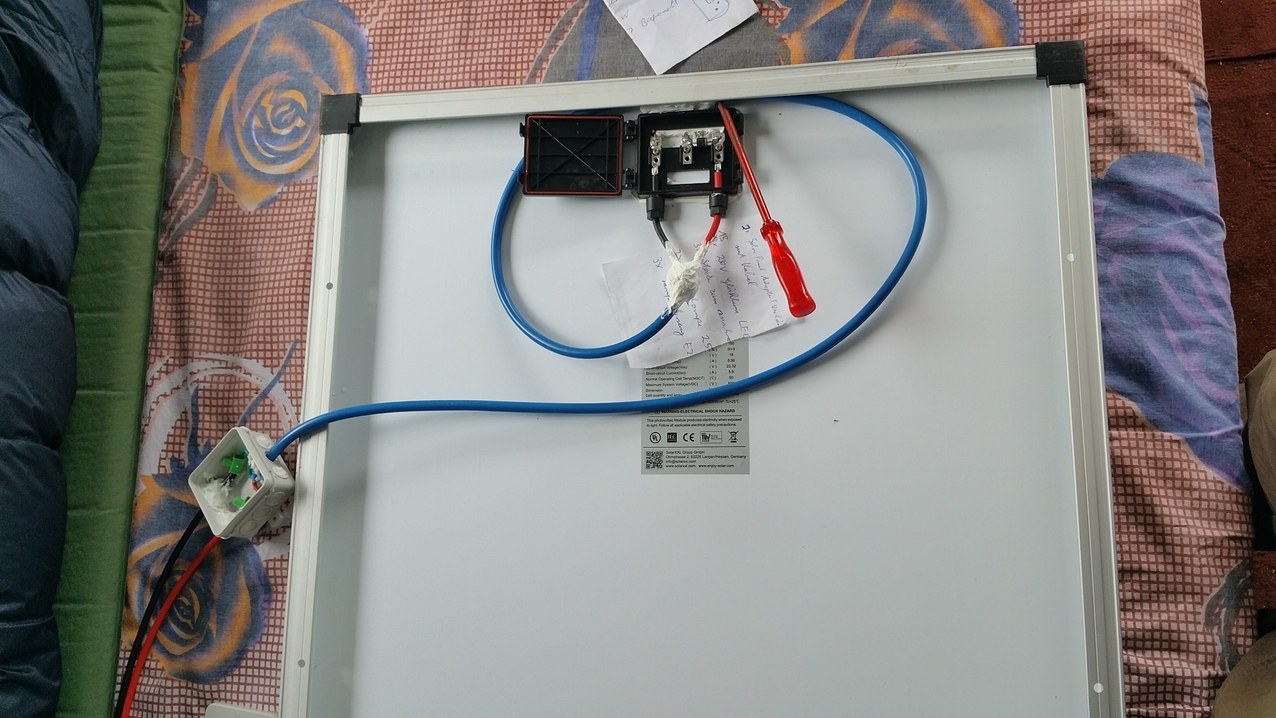 Kabel ist vorhanden, Verteilerdosen auch, Silikon und Lüsterklemmen, also was will man mehr?
