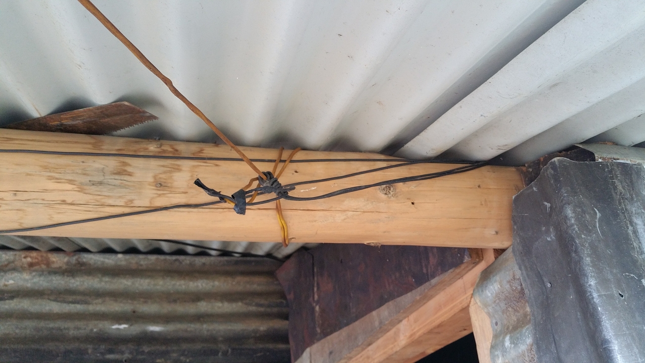 Der "Verteilerkasten" sieht manchmal so aus.
