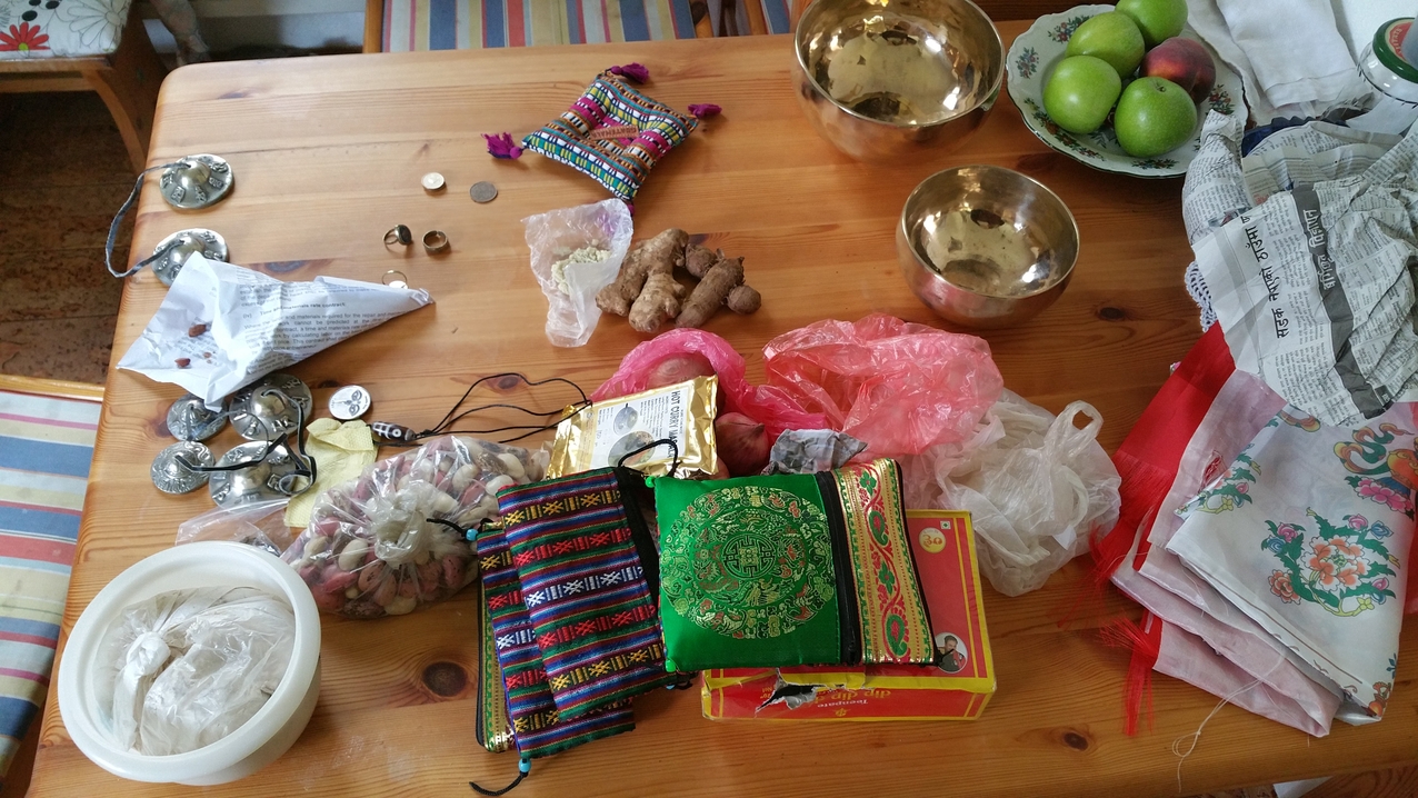 Und die anderen mitgebrachten Sachen zum verteilen.
